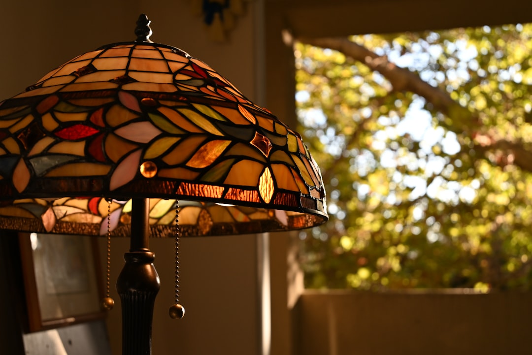 Photo Tiffany style stained glass lamp